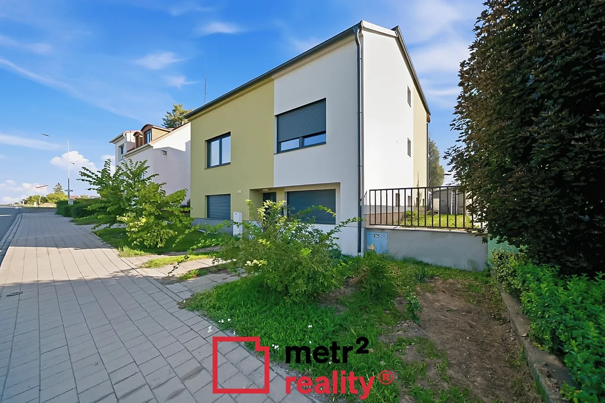 Prodej rodinného domu 303 m², pozemek 954 m²